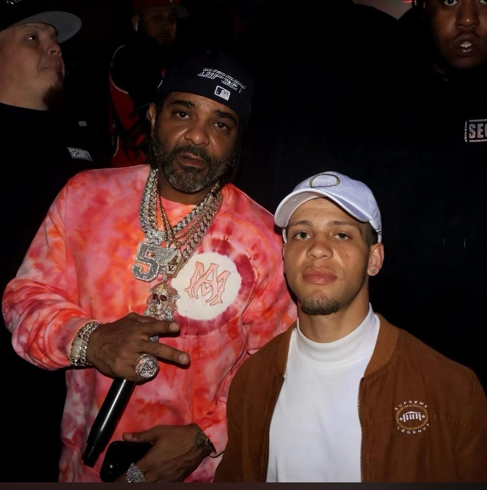 Rome Rizzo posing with a veteran artist at a show